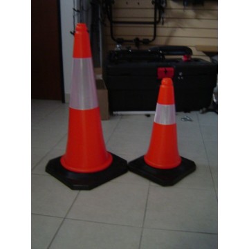 CONO C/ REFLECTIVO DE 10CM - C/ BASE DE GOMA 50 CM CD